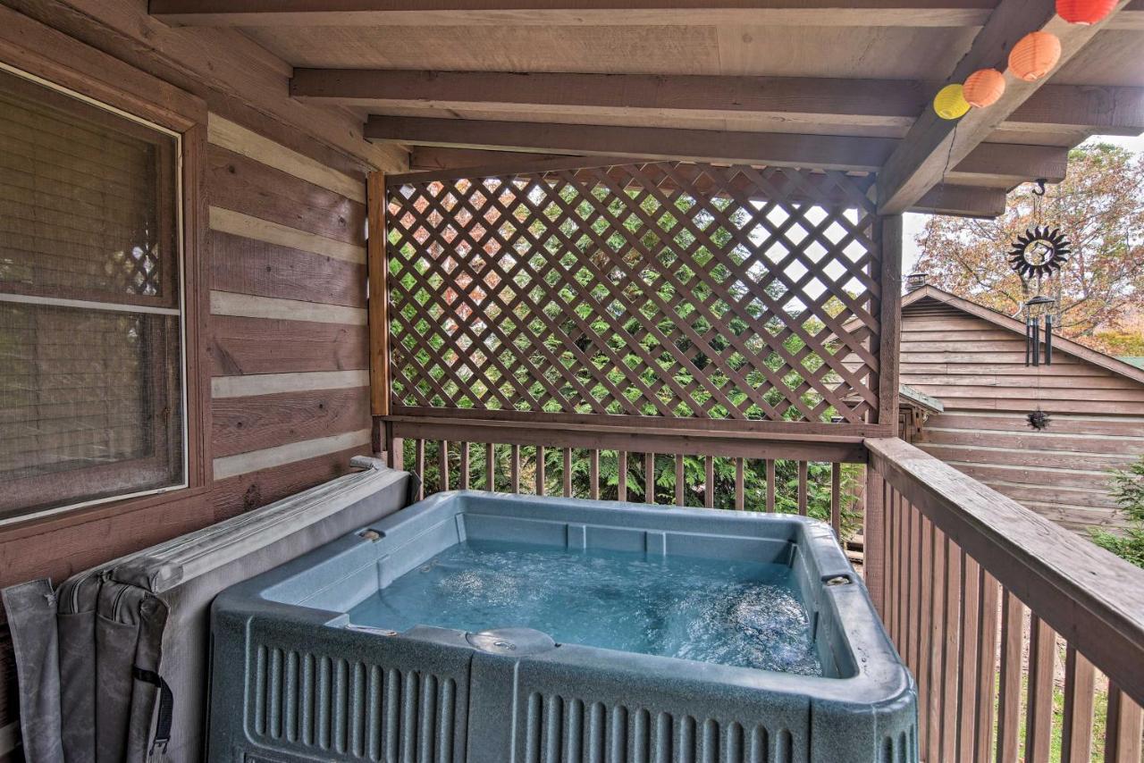 Cozy Cabin With Hot Tub And Smoky Mountain Views! Vila Bryson City Exterior foto